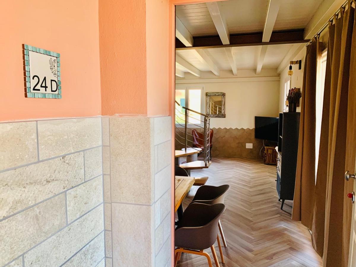 דסנזאנו דל גארדה Charming Attic Apartment With Balcony & Swimming Pool מראה חיצוני תמונה