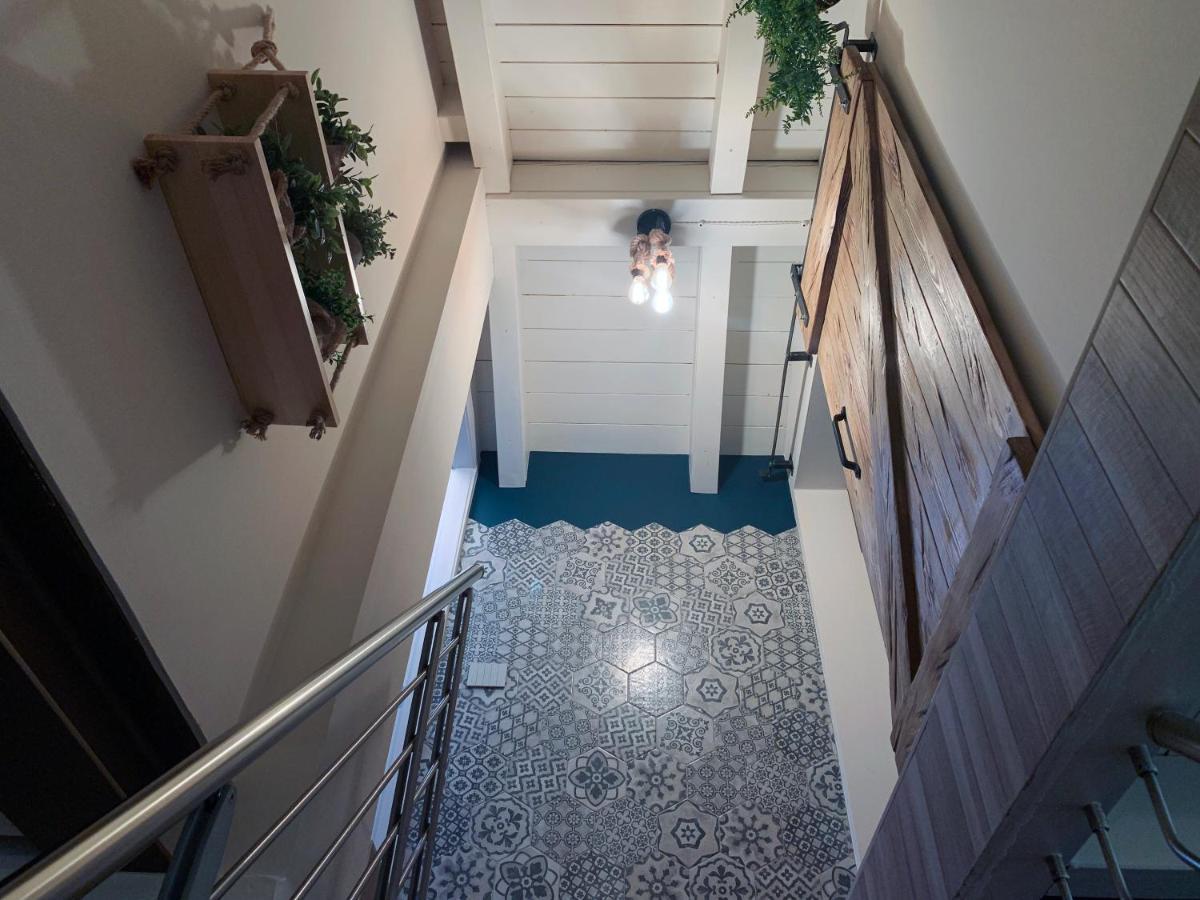 דסנזאנו דל גארדה Charming Attic Apartment With Balcony & Swimming Pool מראה חיצוני תמונה