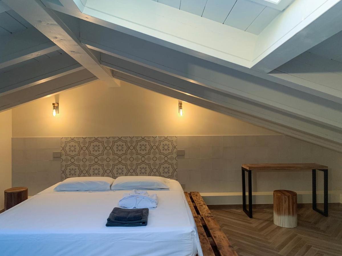 דסנזאנו דל גארדה Charming Attic Apartment With Balcony & Swimming Pool מראה חיצוני תמונה